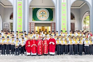 GP.Hưng Hóa - Thánh Lễ Ban Bí Tích Thêm Sức Cho 63 Thiếu Nhi Tại Giáo Xứ An Thịnh