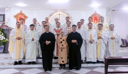 GP.Hưng Hóa - 25 Năm Trung Thành Với Tình Yêu Chúa Kitô – Thánh Lễ Tạ Ơn Mừng Ngân Khánh Khấn Dòng Của Thầy Luca Phí Văn Chiến