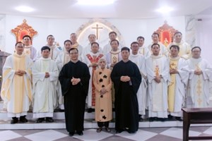 GP.Hưng Hóa - 25 Năm Trung Thành Với Tình Yêu Chúa Kitô – Thánh Lễ Tạ Ơn Mừng Ngân Khánh Khấn Dòng Của Thầy Luca Phí Văn Chiến