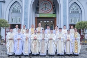GP.Hưng Hóa - Giáo Xứ Phú Lâm Hân Hoan Chào Đón Cha Phó Giuse Lê Kim Quý