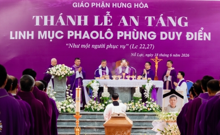 GP.Hưng Hóa - Thánh Lễ An Táng Cha Phao-lô Phùng Duy Điển: Hạt Lúa Được Gieo Vào Lòng Đất