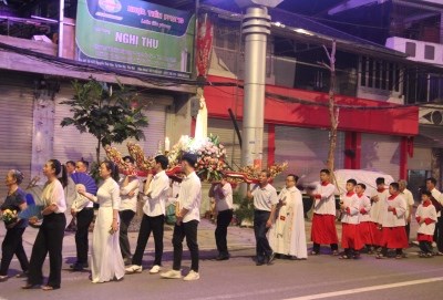 GP.Hưng Hóa - Giáo xứ Yên Bái long trọng tổ chức rước kiệu Đức Mẹ trên đường phố bế mạc Tháng Hoa kính Đức Mẹ