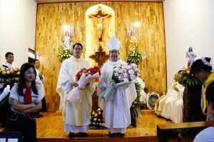 GP.Hưng Hóa - Giáo họ Tủa Chùa hân hoan đón cha phó Phêrô Trần Văn Sơn