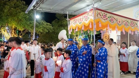 GP.Hưng Hóa - Giáo Xứ Mộc Châu Long Trọng Cử Hành Đại Lễ Kính Mình Và Máu Thánh Chúa Kitô