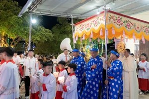 GP.Hưng Hóa - Giáo Xứ Mộc Châu Long Trọng Cử Hành Đại Lễ Kính Mình Và Máu Thánh Chúa Kitô