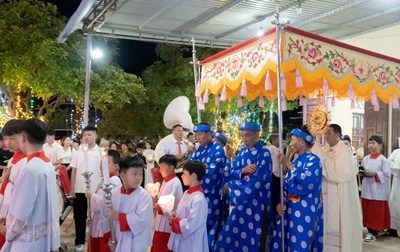 GP.Hưng Hóa - Giáo Xứ Mộc Châu Long Trọng Cử Hành Đại Lễ Kính Mình Và Máu Thánh Chúa Kitô