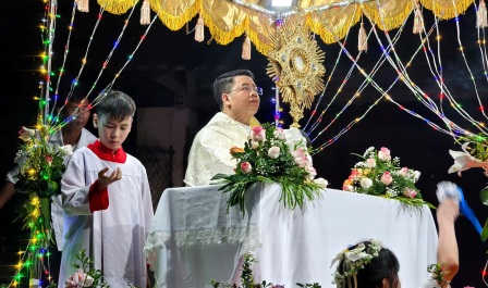 GP.Hưng Hóa - Giáo xứ Tân Thịnh: Thánh lễ và cuộc cung nghinh Thánh Thể trong niềm tin và lòng mến