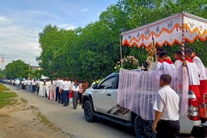 GP.Hưng Hóa - Giáo xứ Tuyên Quang long trọng cung nghinh Thánh Thể Chúa